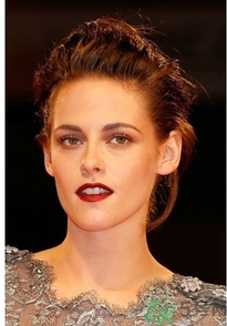 枫叶红是什么颜色?枫叶红口红试色